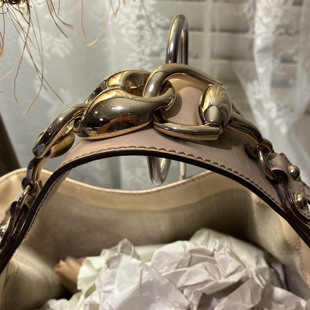 Authentic Gucci - Picture 2 of 8